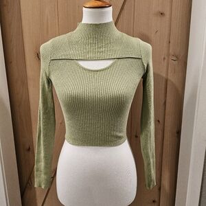 Fitted cropped Kendall and Kylie sweater with cutout (XS)